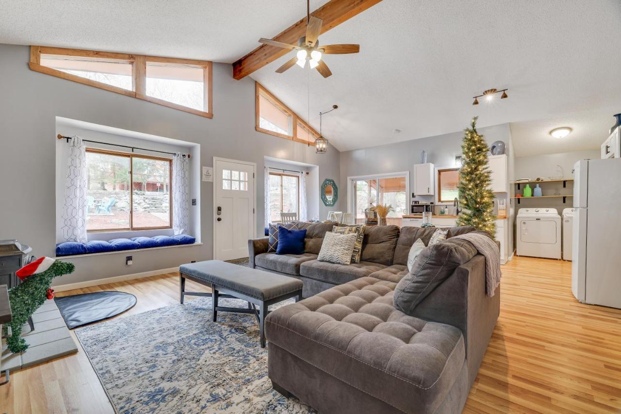 Premier Cozy Cabin - Free Amenities & Comm Indoor Pools Bushkill Eksteriør billede