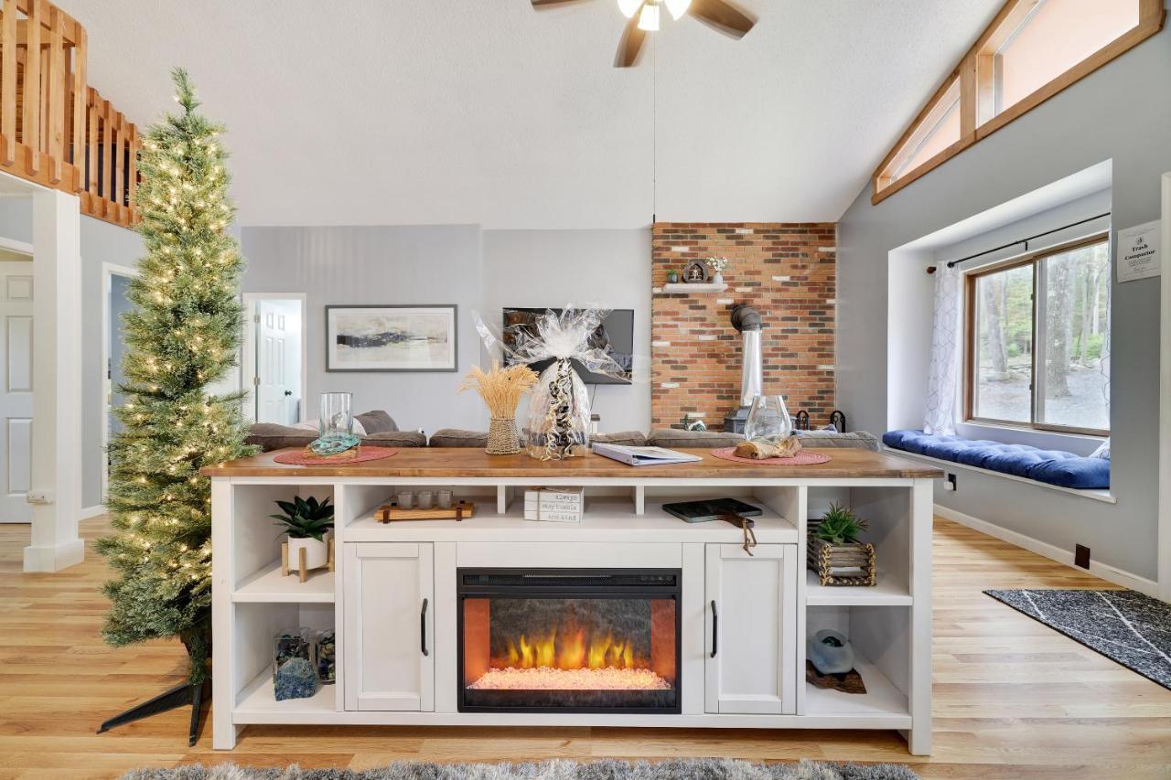 Premier Cozy Cabin - Free Amenities & Comm Indoor Pools Bushkill Eksteriør billede