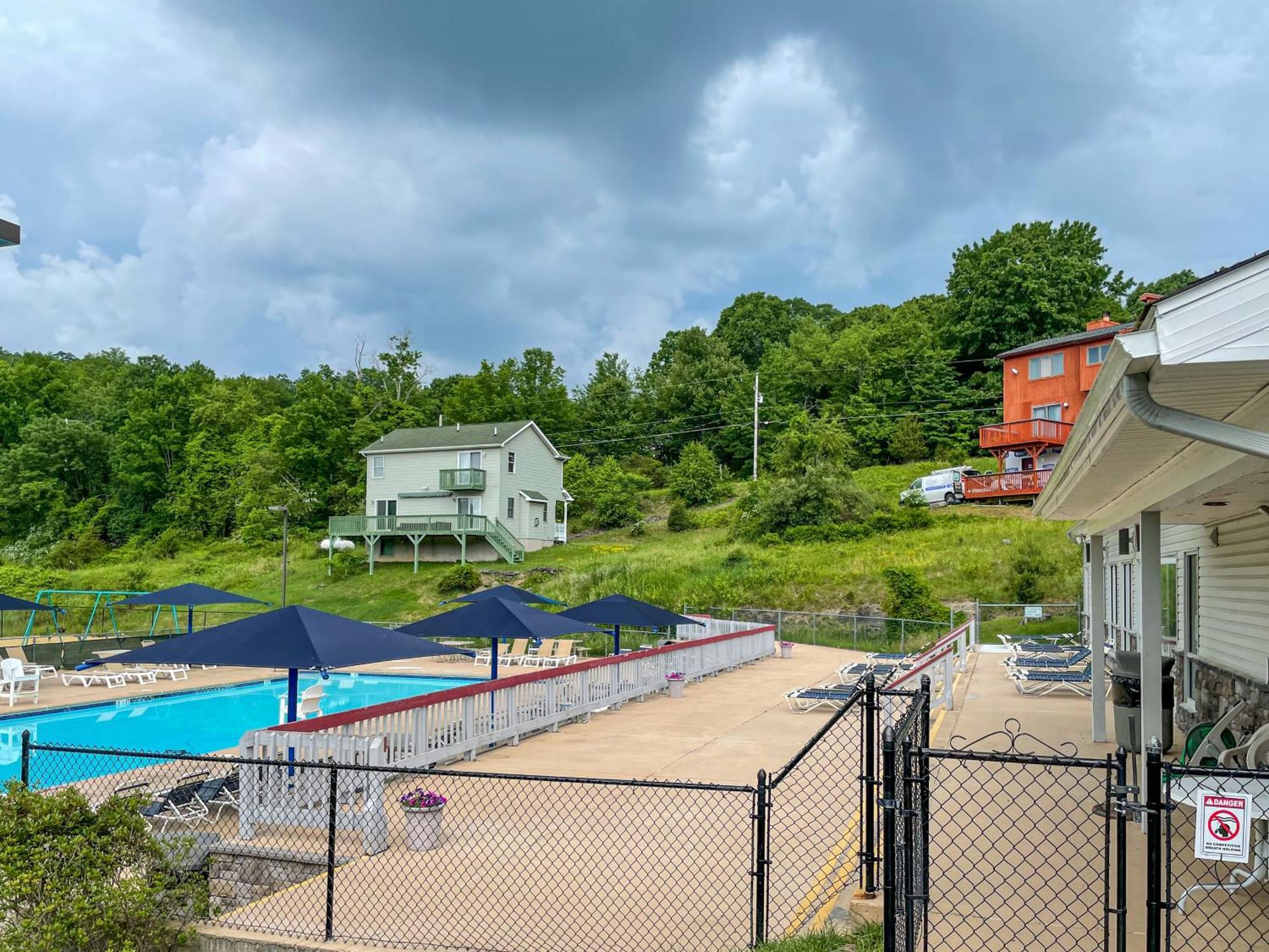 Premier Cozy Cabin - Free Amenities & Comm Indoor Pools Bushkill Eksteriør billede