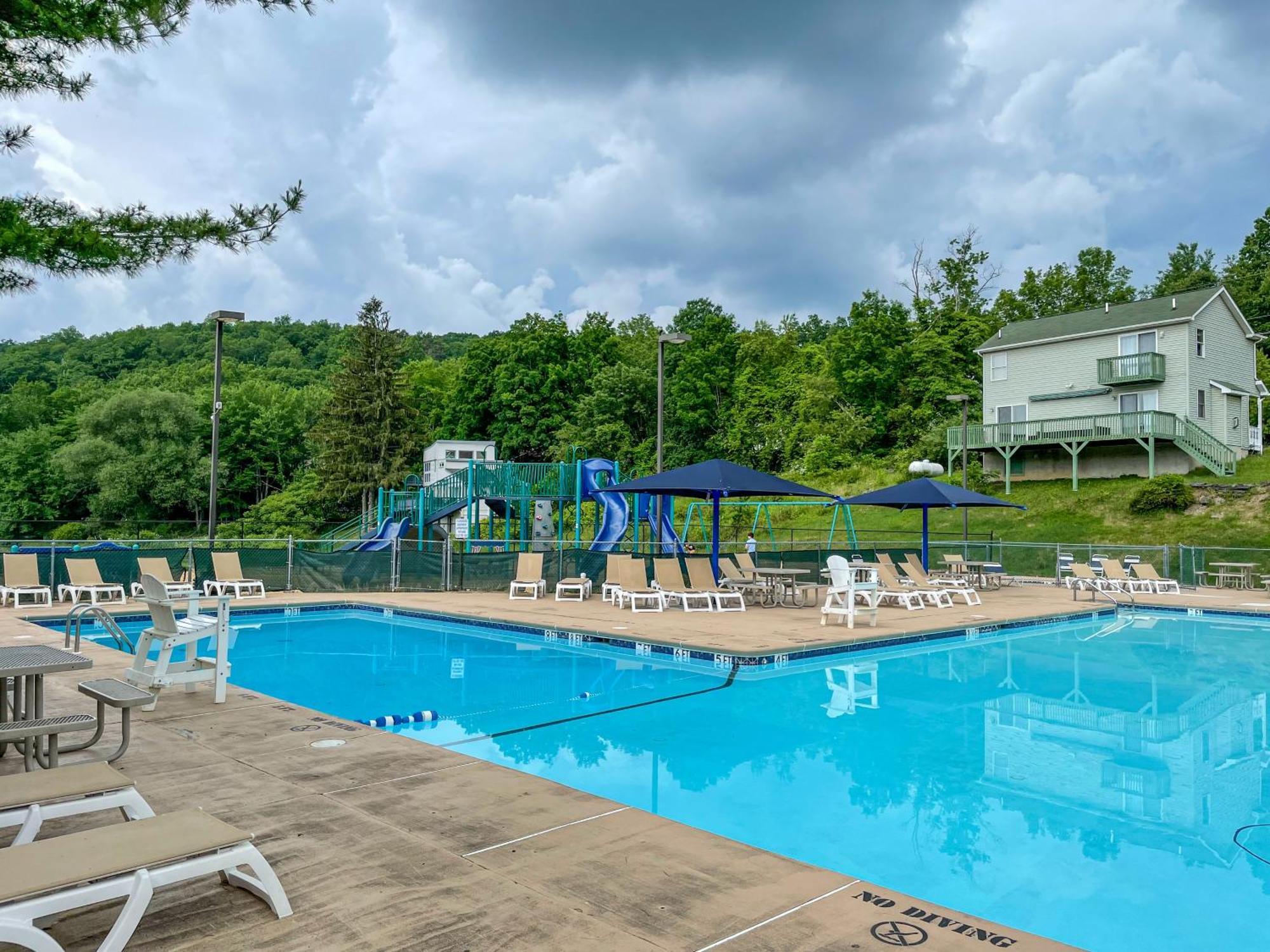 Premier Cozy Cabin - Free Amenities & Comm Indoor Pools Bushkill Eksteriør billede