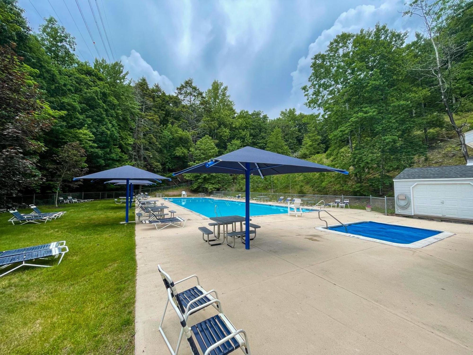 Premier Cozy Cabin - Free Amenities & Comm Indoor Pools Bushkill Eksteriør billede
